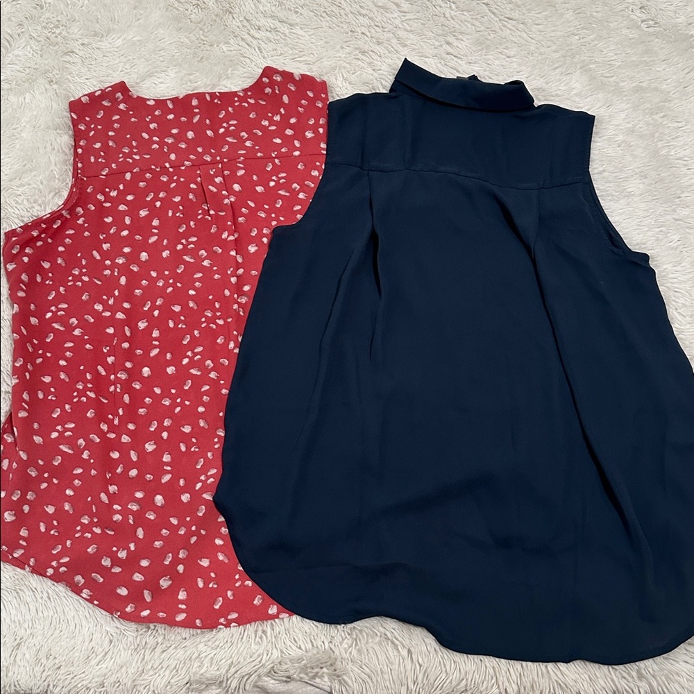 🐝 Bundle of 2 Sleeveless Button Up Blouses - Picture 2 of 4